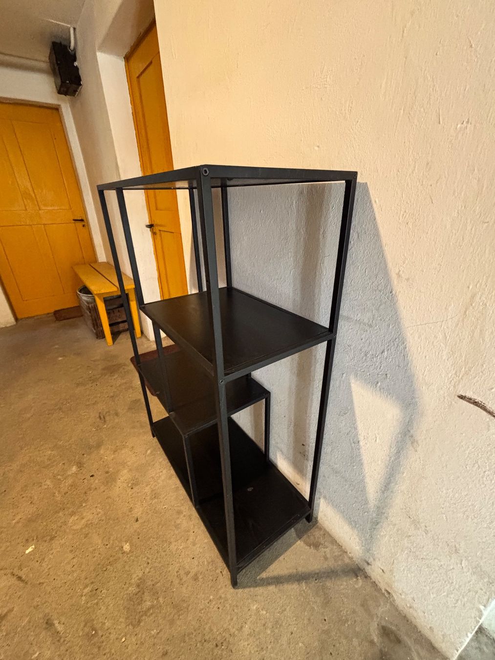 Scaffali: Regal schwarz asymmetrisch – Usato da Aarau venduto da lau_ph6n 2