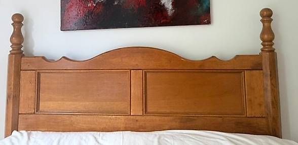 Lits: Handmade solid wood double bed (130cm wide) headboard  – D'occasion à Horgen par swi_dl7n