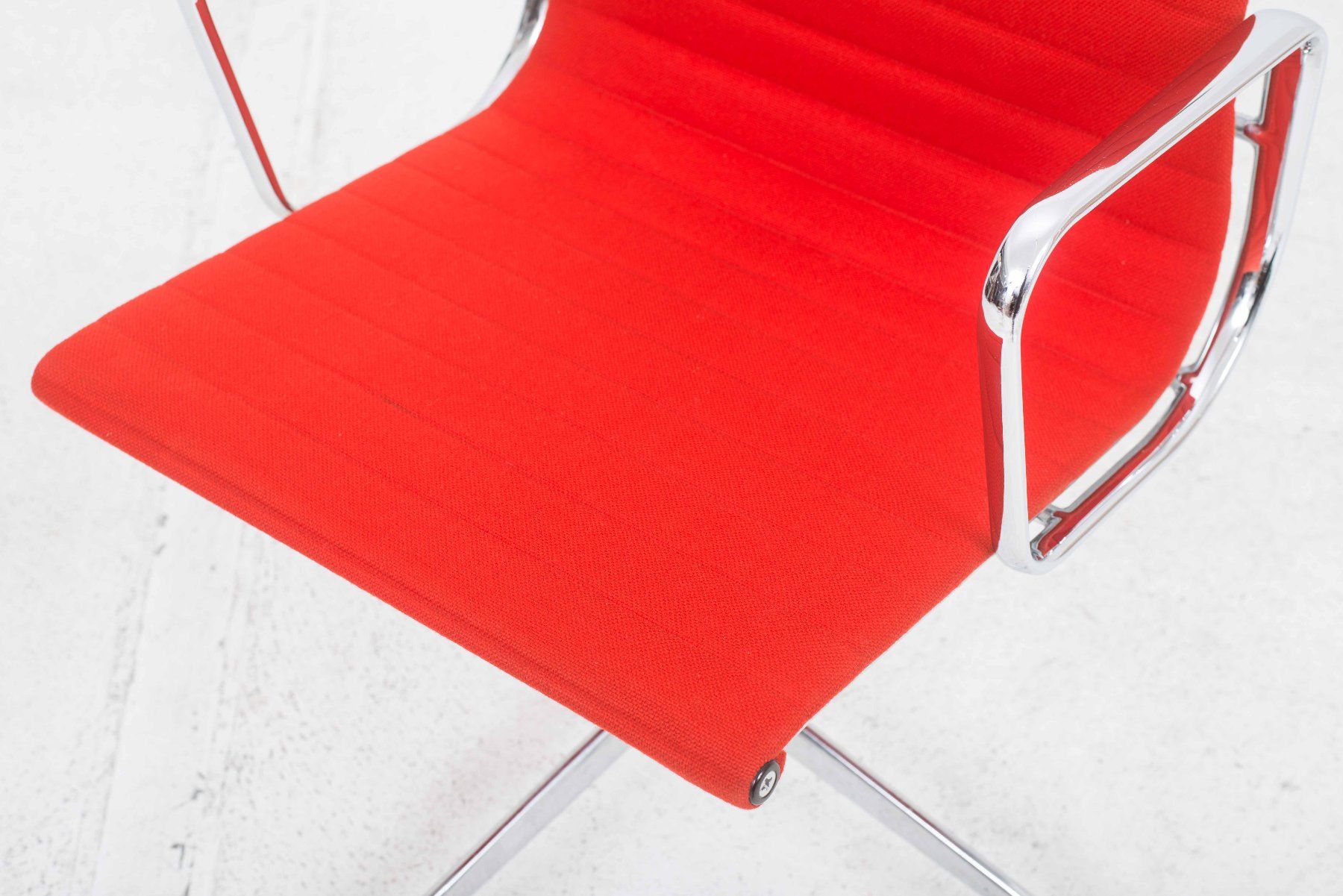 Vitra Sedie: Vitra EA 108 Bürostuhl von Eames in rotem Hopsak – Usato da Zürich venduto da STUZH38 5