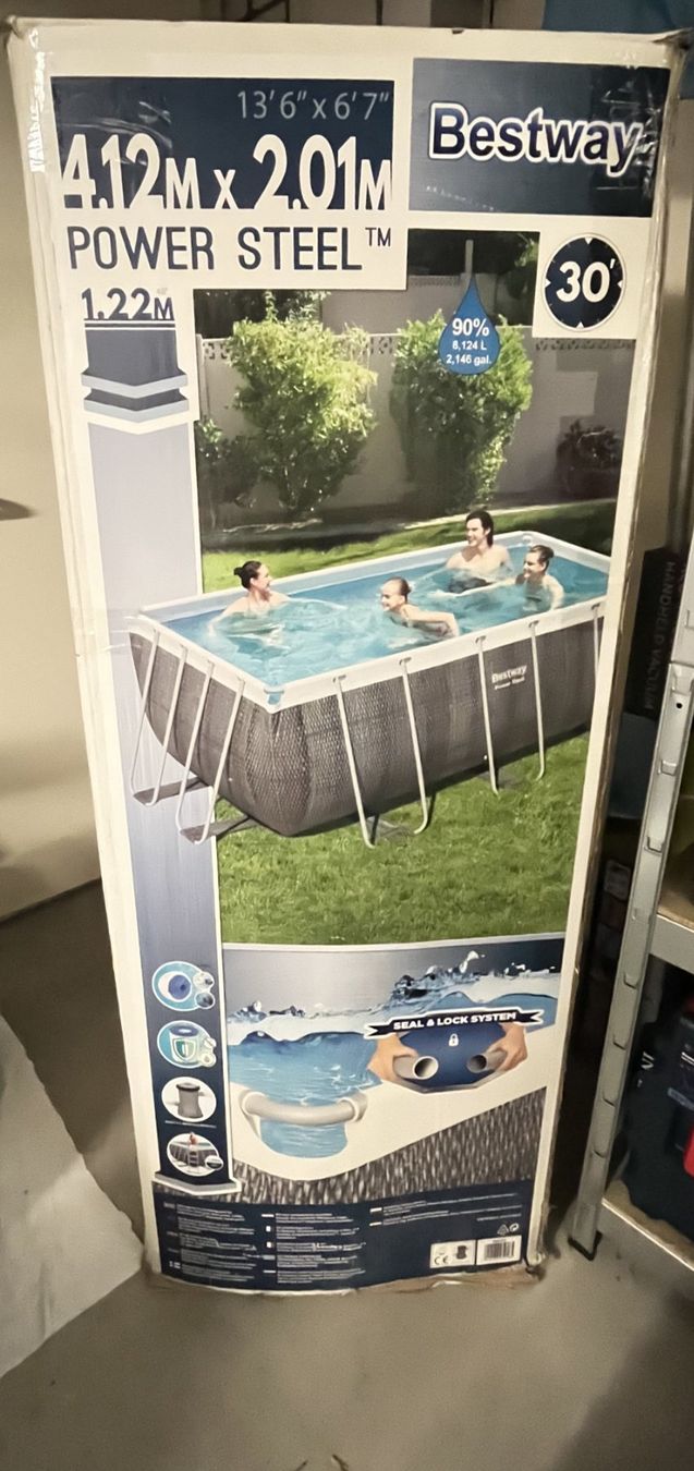 Bestway Piscines: Bestway Pool 4.12m x 2.01m – D'occasion à Busswil BE par Vorox