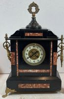 Kaminuhr aus schwarzem und rotem Marmor – um 1880