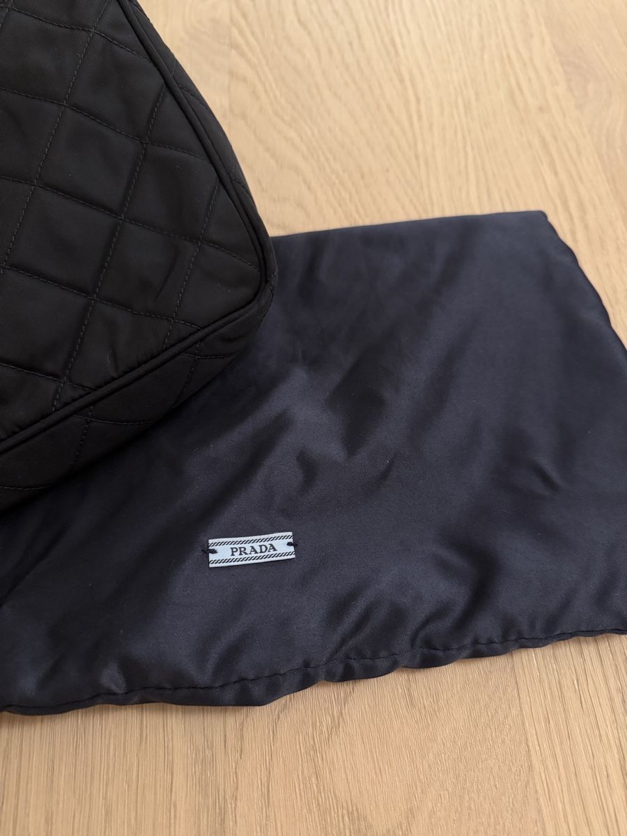 Prada Sacs femmes: Prada gesteppte Nylontasche | schwarz - gold  – Neuf (Voir description) à Wettingen par Lamadeux 5