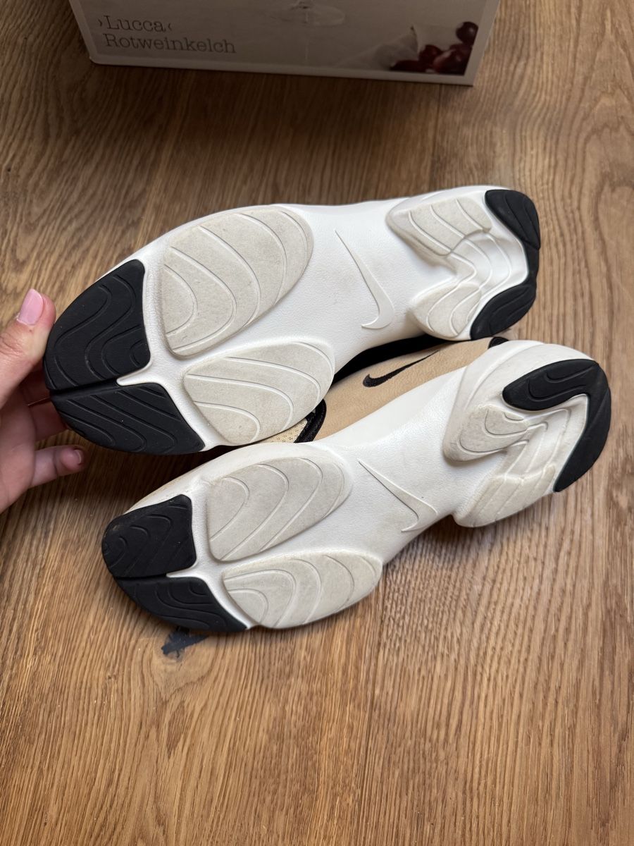 Nike Scarpe da donna: Nike Sneaker Beige Schwarz Gr. 38.5 – Usato da Othmarsingen venduto da tel_wnc5 1