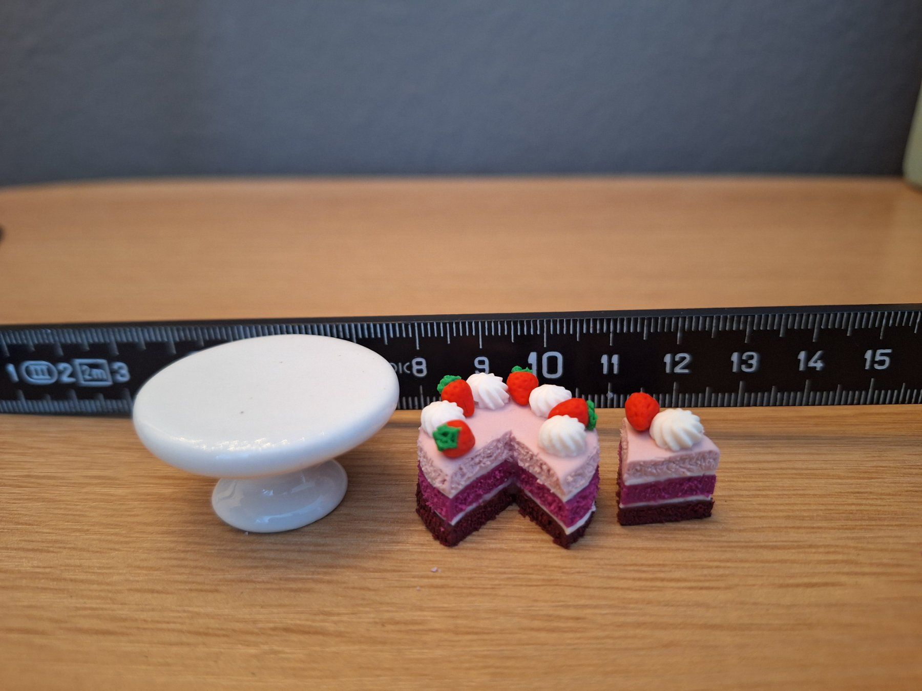 Case e mobili per bambole: Handmade Erdbeertorte – Nuovo (secondo la descrizione) da Zürich venduto da HandmadeTinyFood 1