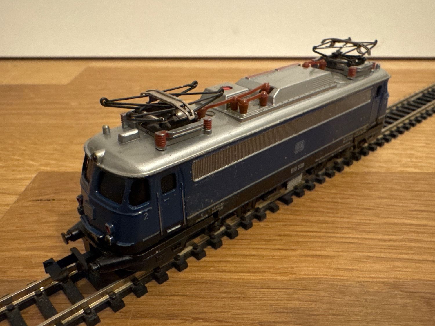 Trix Modellini di ferrovie: Minitrix 2932 DB E-Lok E10 338 – Usato da Schlierbach venduto da Look8 2