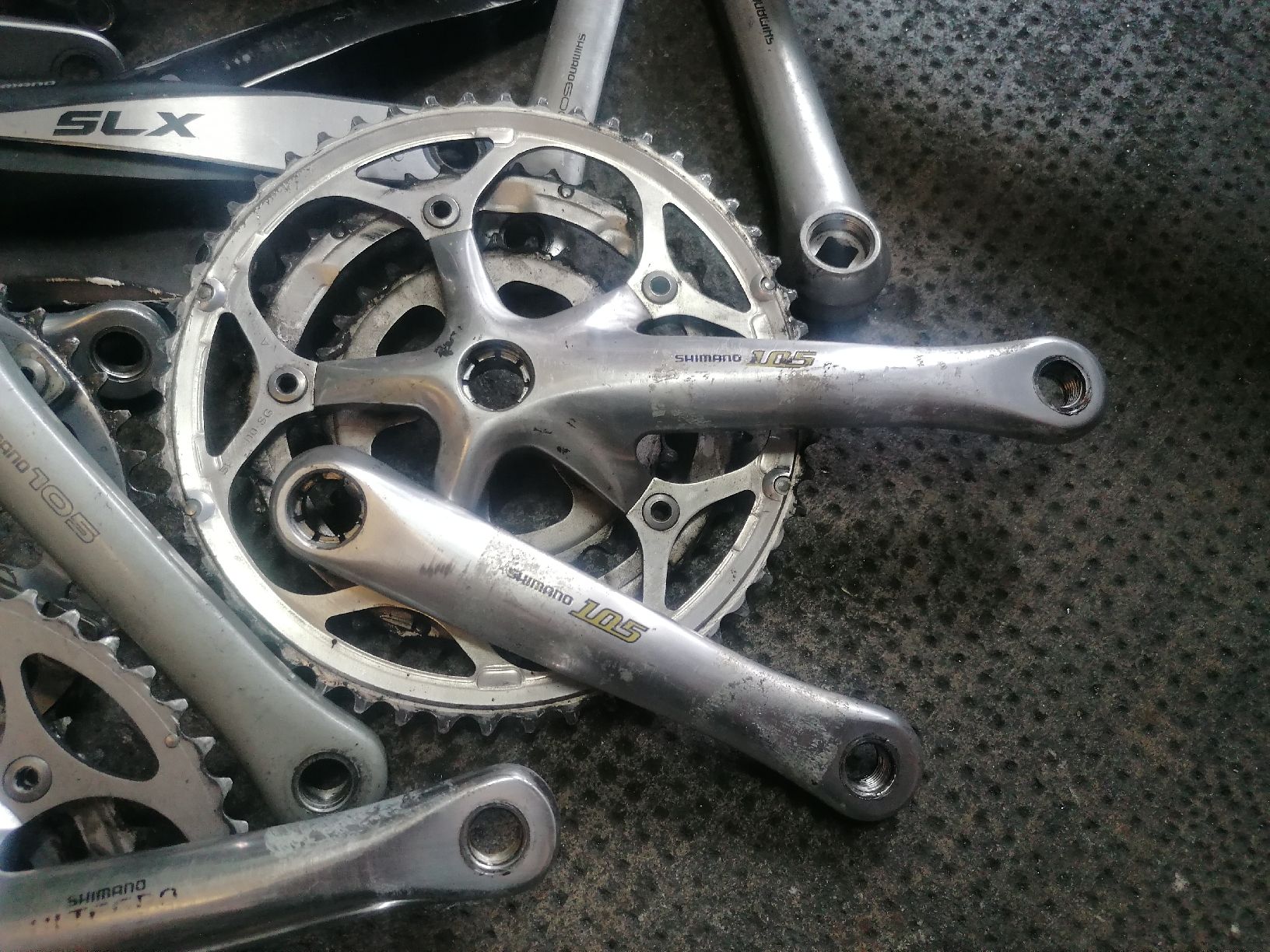 Shimano Ersatzteile: Lot de pédalier Shimano  – Gebraucht aus Lausanne von Frankenstein 3