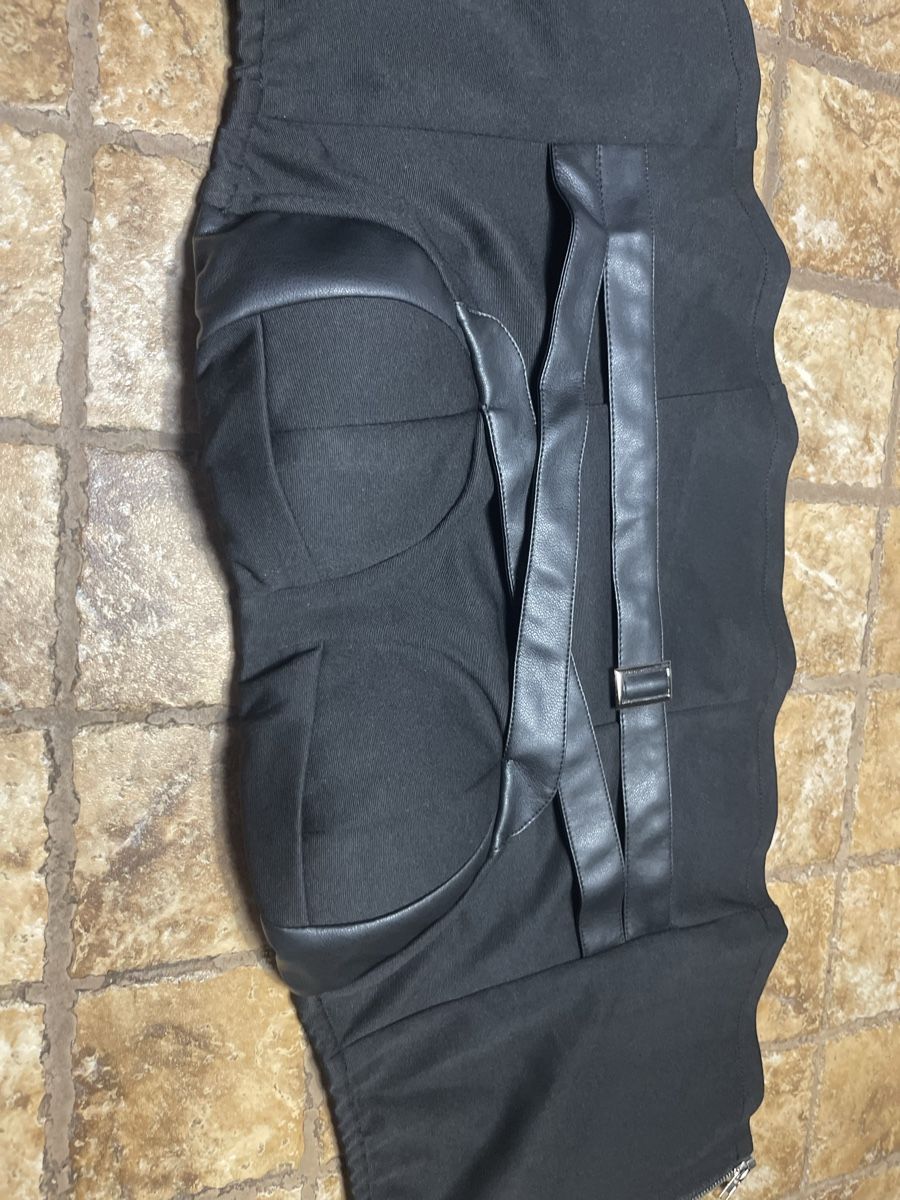Tops: Corsetto nero con inserti in similpelle e cerniera – Neuf avec emballage d'origine à Gordevio par LanaZimm 6
