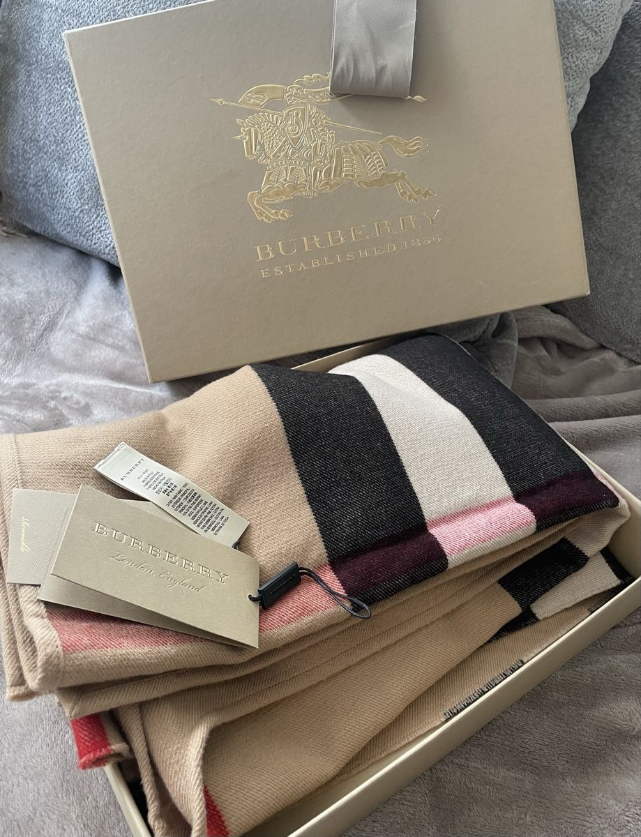 Burberry Autres vêtements & accessoires: Wunderschönes Cape von Burberry – Neuf (Voir description) à Zürich par Caracol1998 9