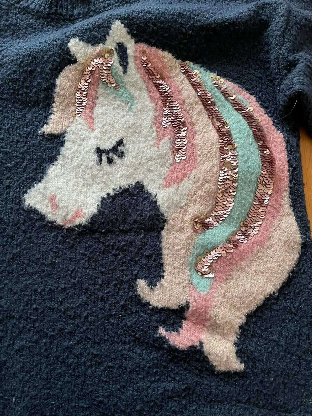 Maglioni & Felpe: Pullover mit Einhorn-Motiv, Grösse 122 – Usato da Muttenz venduto da Juvenile33 2