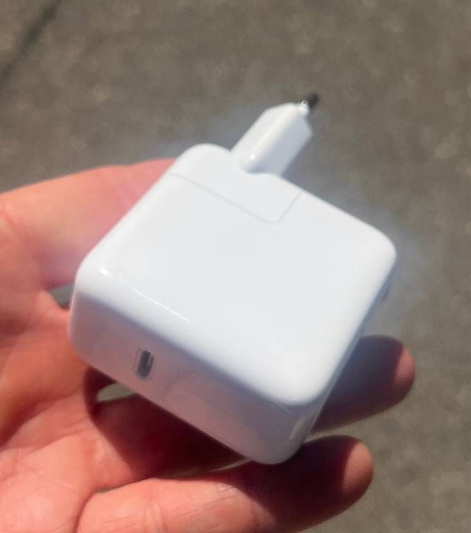 Ladegerät: Apple 30W USB-C Power Adapter – Gebraucht aus Sion von Hphn