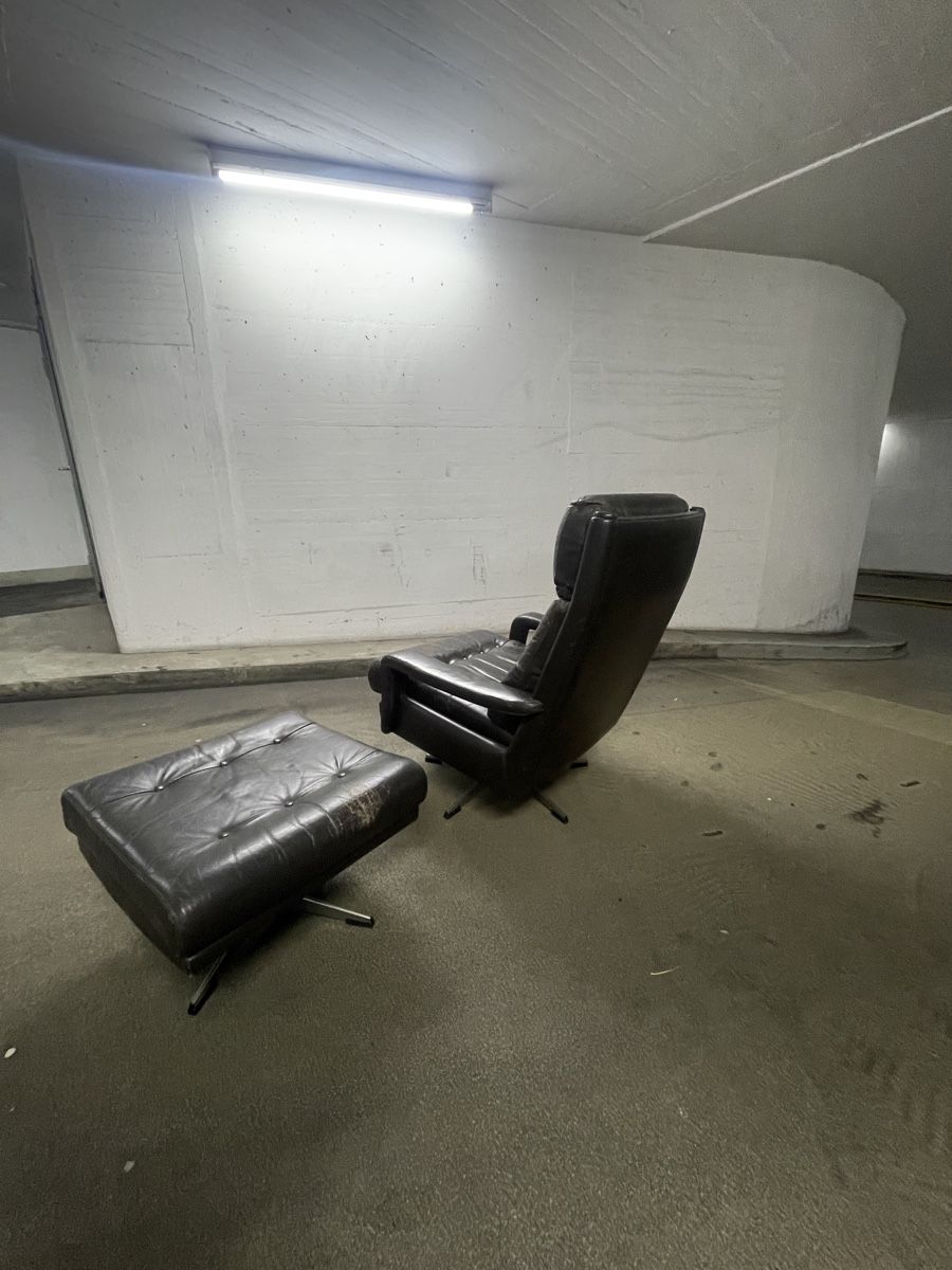 Fauteuils: Sessel mit Ottoman – D'occasion à Zürich par Bjthorsteinsen 3