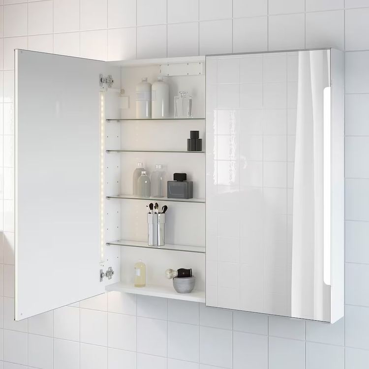 IKEA STORJORM Spiegelschrank 2 Türen/eingebaute Beleuchtung (Neu und originalverpackt) in Kreuzlingen für CHF 200 – nur Abholung auf Ricardo kaufen