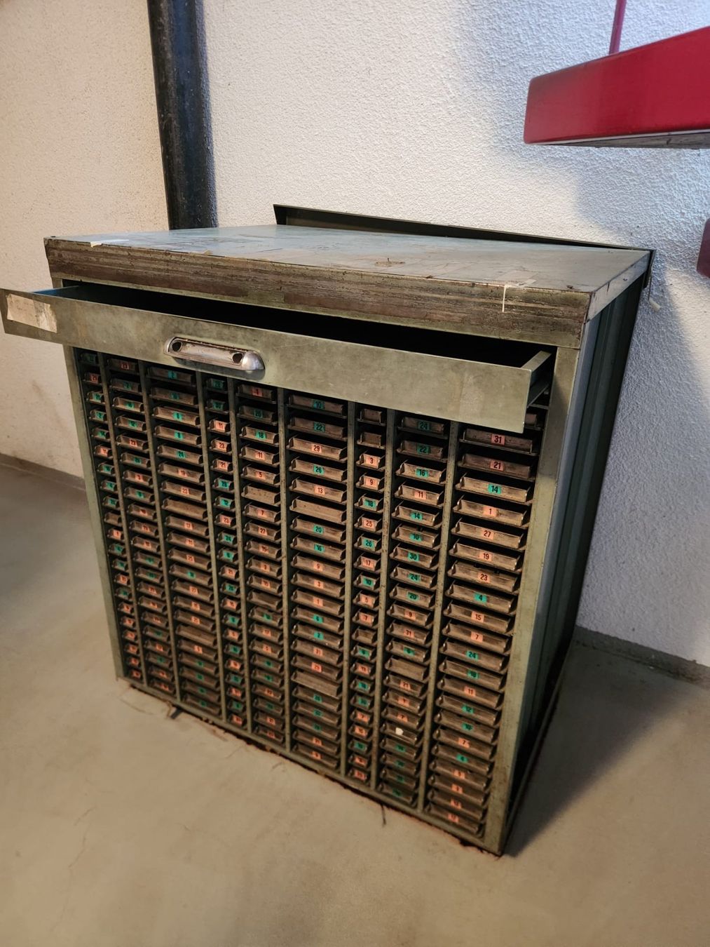 Vidmar Armadi: VIDMAR Vintage Kleinteileschrank – Usato da Dietlikon venduto da mar_6hjv 2