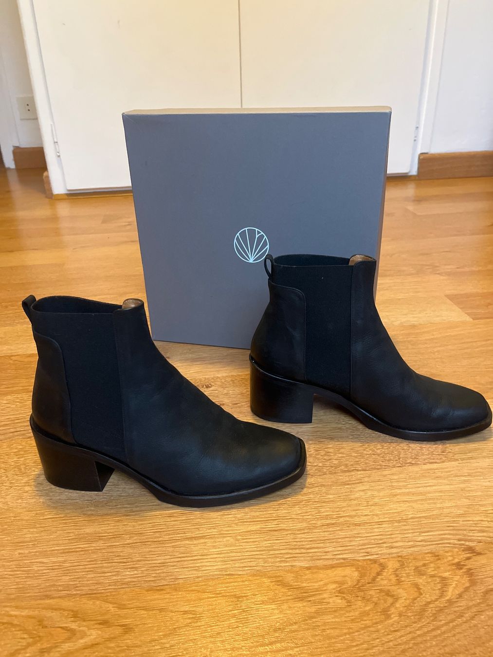 Scarpe da donna: Superbe Coclico bottines - comme neufs - taille 39 – Nuovo (secondo la descrizione) da Genève venduto da fyshbird 1