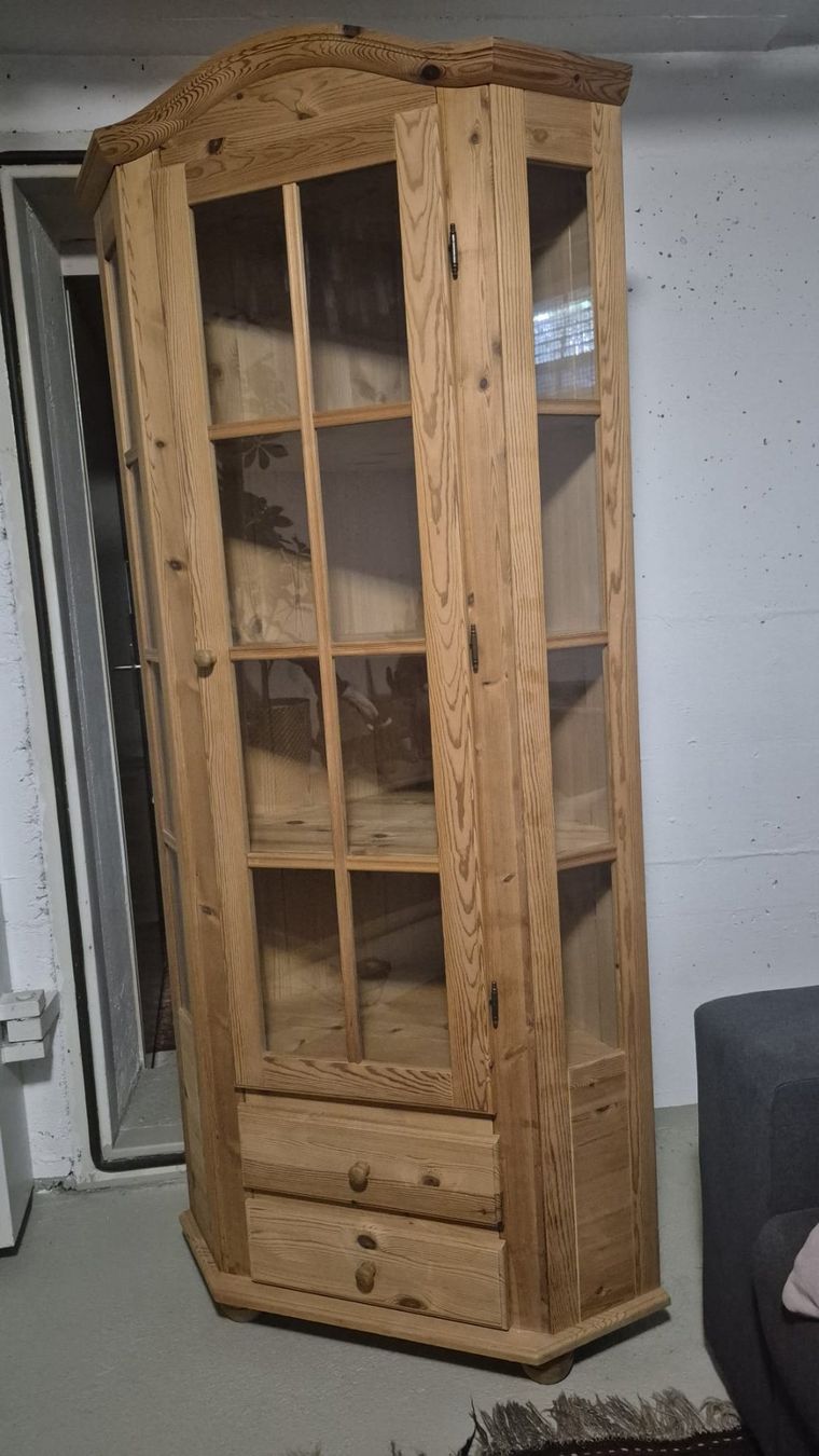 Vetrine: Eckvitrine aus Tannenholz – Usato da Balsthal venduto da Ticino1972