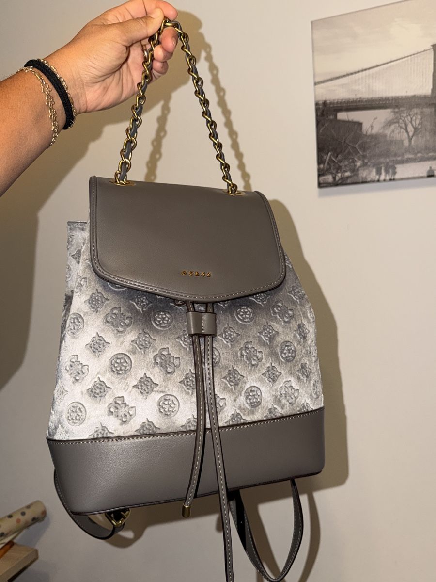Guess Rucksäcke: Guess Rucksack KIMI SAMT, Neu – Neu und originalverpackt aus Oberengstringen von SaraHoney19