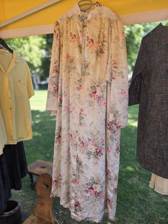 Christian Dior Nachthemd Blumenmuster Grösse M 100% Polyeste