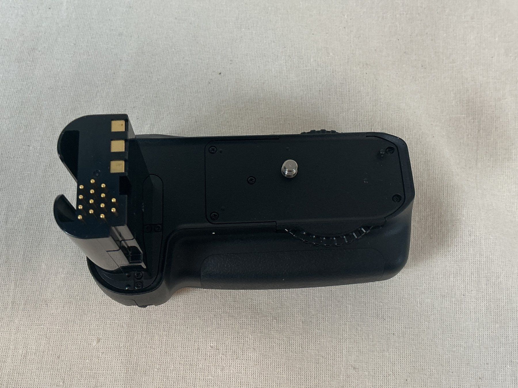 Nikon Accus: NIKON MB-D80 Multi Power Batterie – D'occasion à Richterswil par Restwert_Richterswil 4