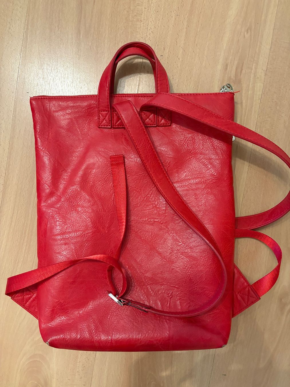 Desigual Zaini: Roter Desigual Rucksack – Usato da Horgen venduto da Ilona1986 1