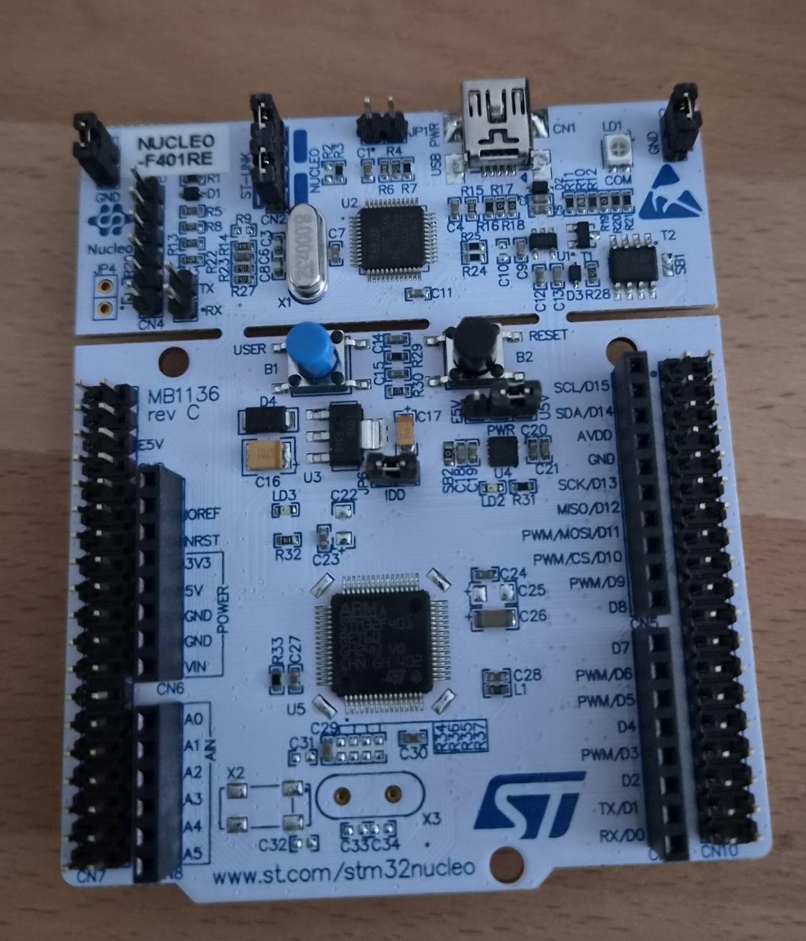 Composants électroniques: Kit de Développement STM32f4 – D'occasion à Tavannes par Setev12789