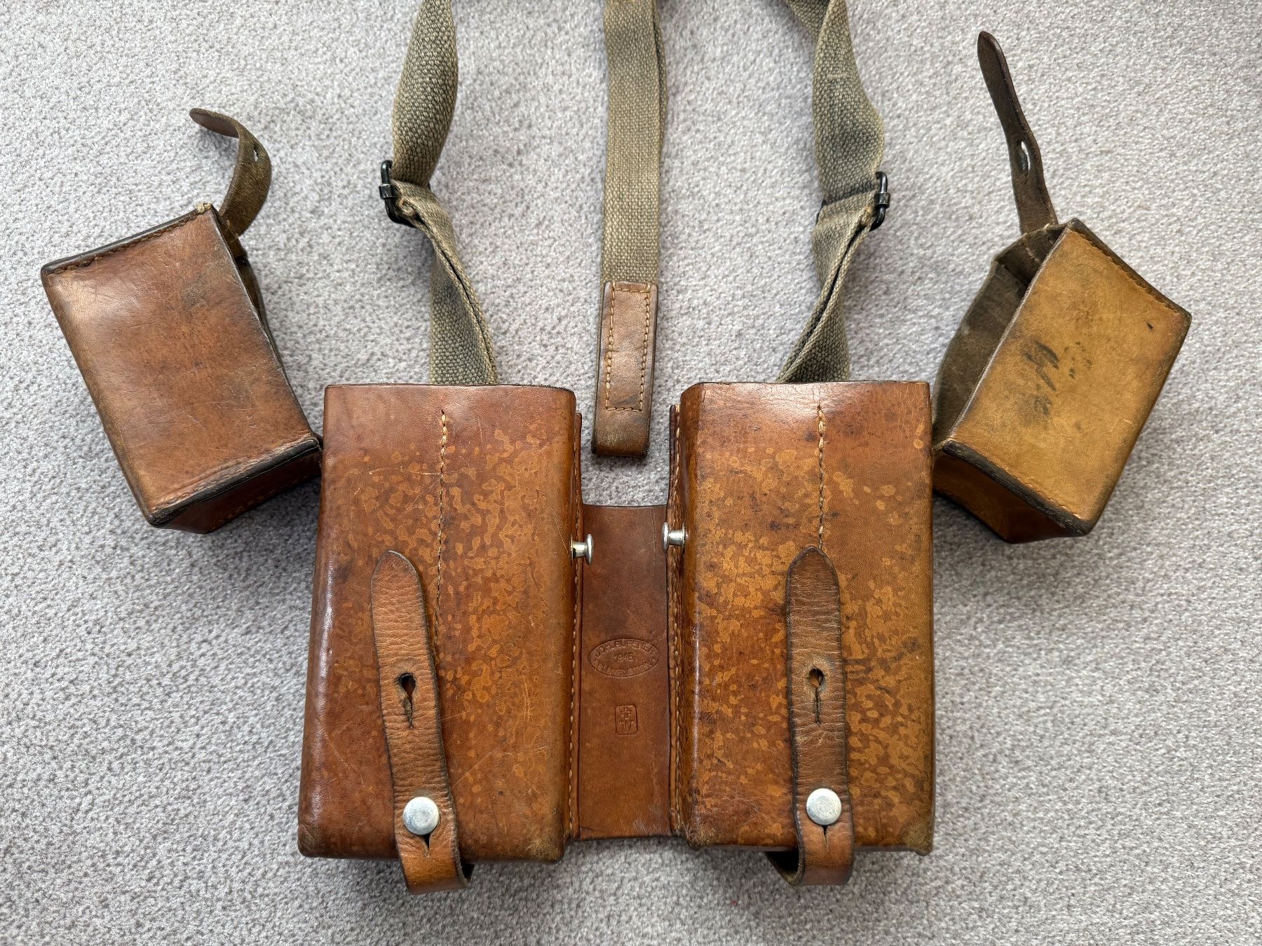 Schweizer Armee Uniformi: Magazintasche MP43 SUOMI - Schweizer Armee - 1945 – Usato da Brütten venduto da Hst1 1