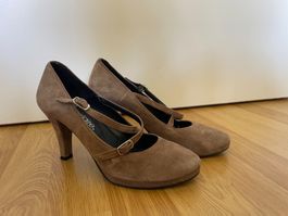 Pumps in Wildleder-Optik mit Riemen – Hellbraun – Größe 37