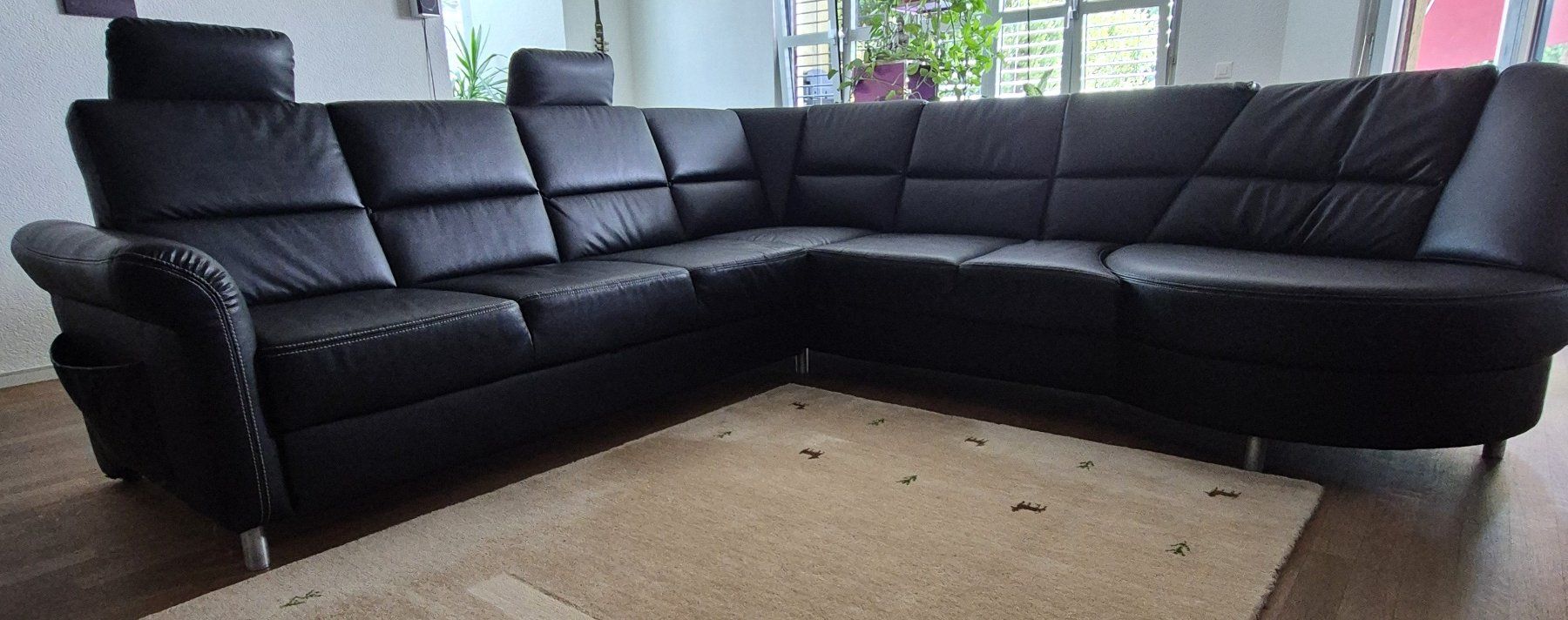 Divani: Schwarzes Kunstleder Ecksofa mit Schlaffunktion, Top Zustand – Usato da Burgdorf venduto da anj_8kn5