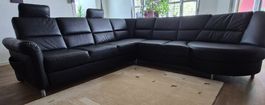 Schwarzes Kunstleder Ecksofa mit Schlaffunktion, Top Zustand