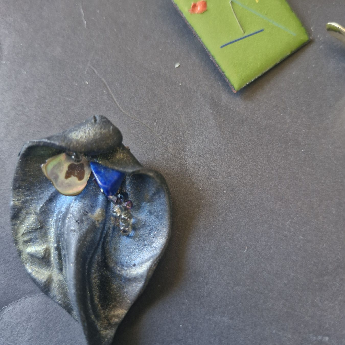 Altri gioielli: lot de broches – Usato da Neuchâtel venduto da yas_zdb7 2