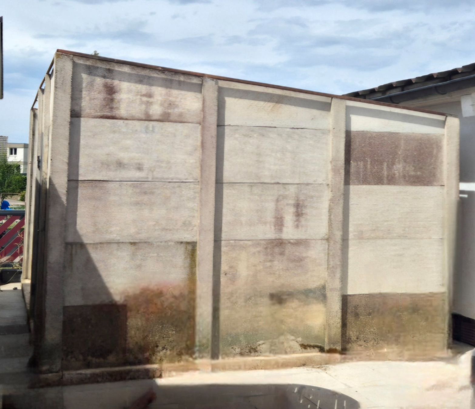 Abris: Abri en béton – D'occasion à Courgenay par Tania01 1