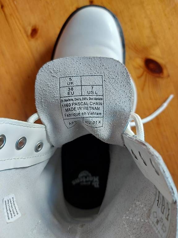 Scarpe da donna: Dr. Martens Boots Leder weiss – Usato da Wolfhalden venduto da Airport2 1