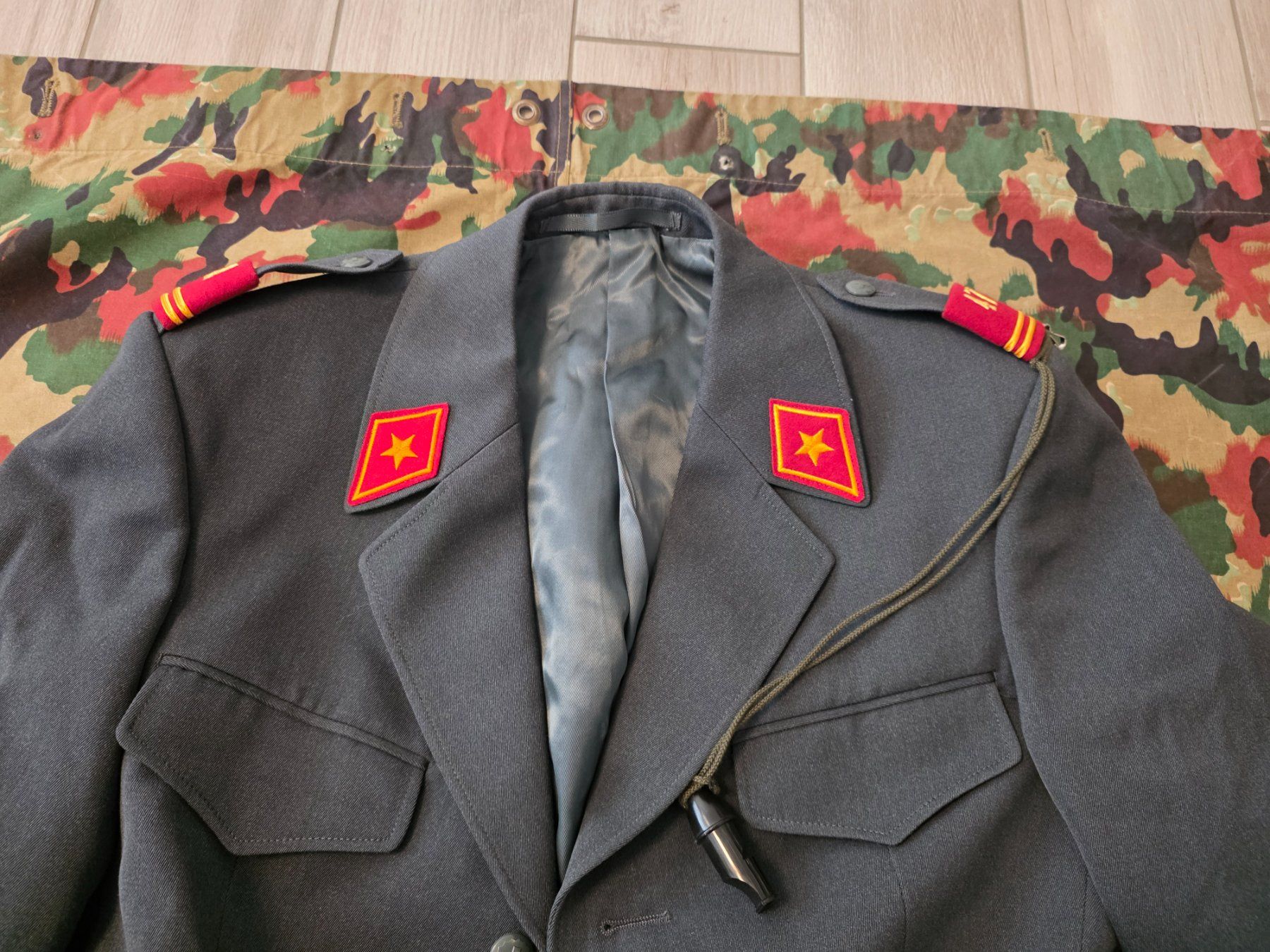 Schweizer Armee Uniformi: Armee Uniform Ausgängen Militär – Usato da Dorf venduto da Echo_Elements 6