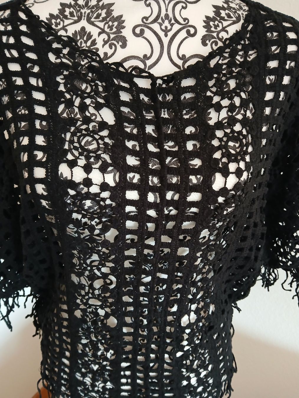 Blusen: Schwarze Spitzenbluse, Gr. M, Häkeloptik, Fransen, Boho-Stil – Gebraucht aus Glattbrugg von fin_66d8 1