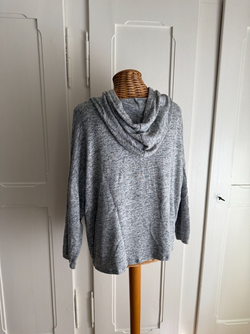 Giacche: TEZENIS - Sweatjacke grau meliert oversized S – Usato da Zürich venduto da Diazaio 2