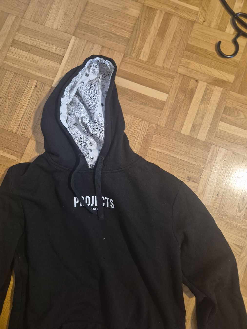 Maglioni & Felpe: Schwarz Kapuzenpullover BLACK SQUAD Grösse S – Usato da Belp venduto da jul_56lk 4