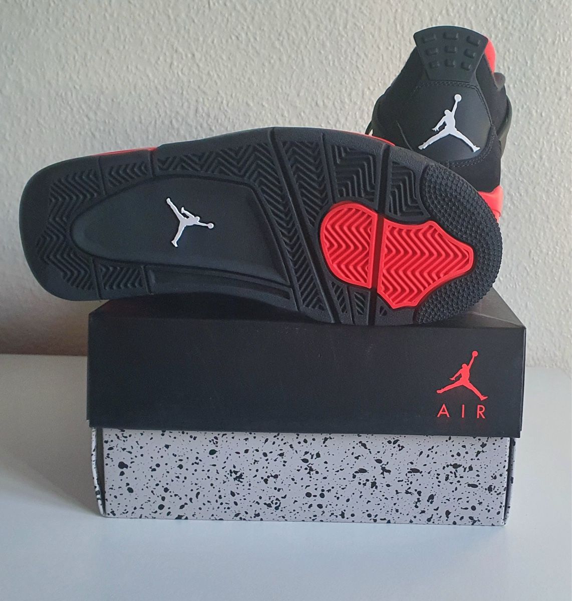 Herrenschuhe: Jordan 4 Thunder – Neu und originalverpackt aus Biel/Bienne von Akwawini 3