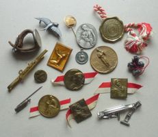 Lot + diversen interessanten Anstecker