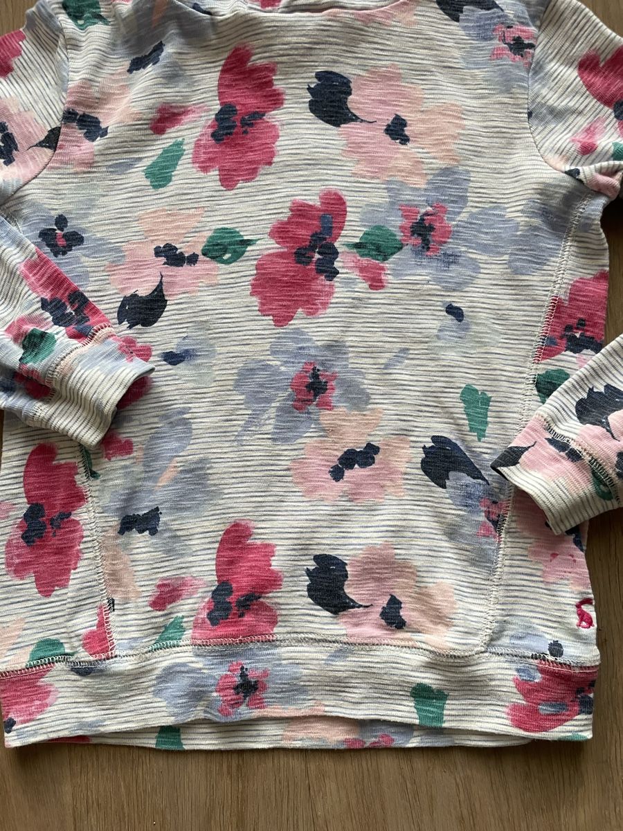 Maglioni & Felpe: Kapuzenpullover mit Blumenmuster, Gr. 122/128 – Usato da Steinhausen venduto da Piaweber1943. 1