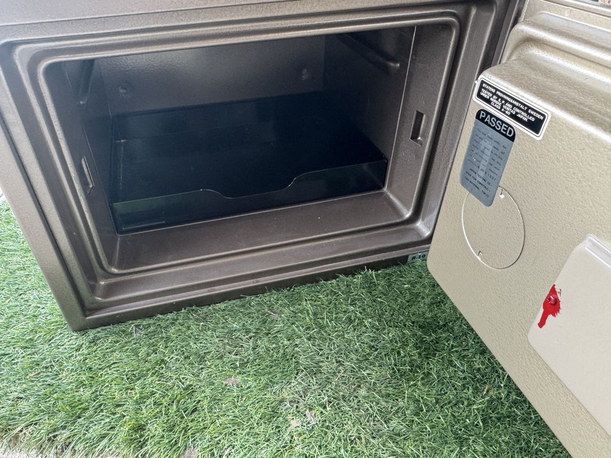 Coffre-fort: ROYAL SAFE  – D'occasion à Schwendibach par _pascal_14_ 2