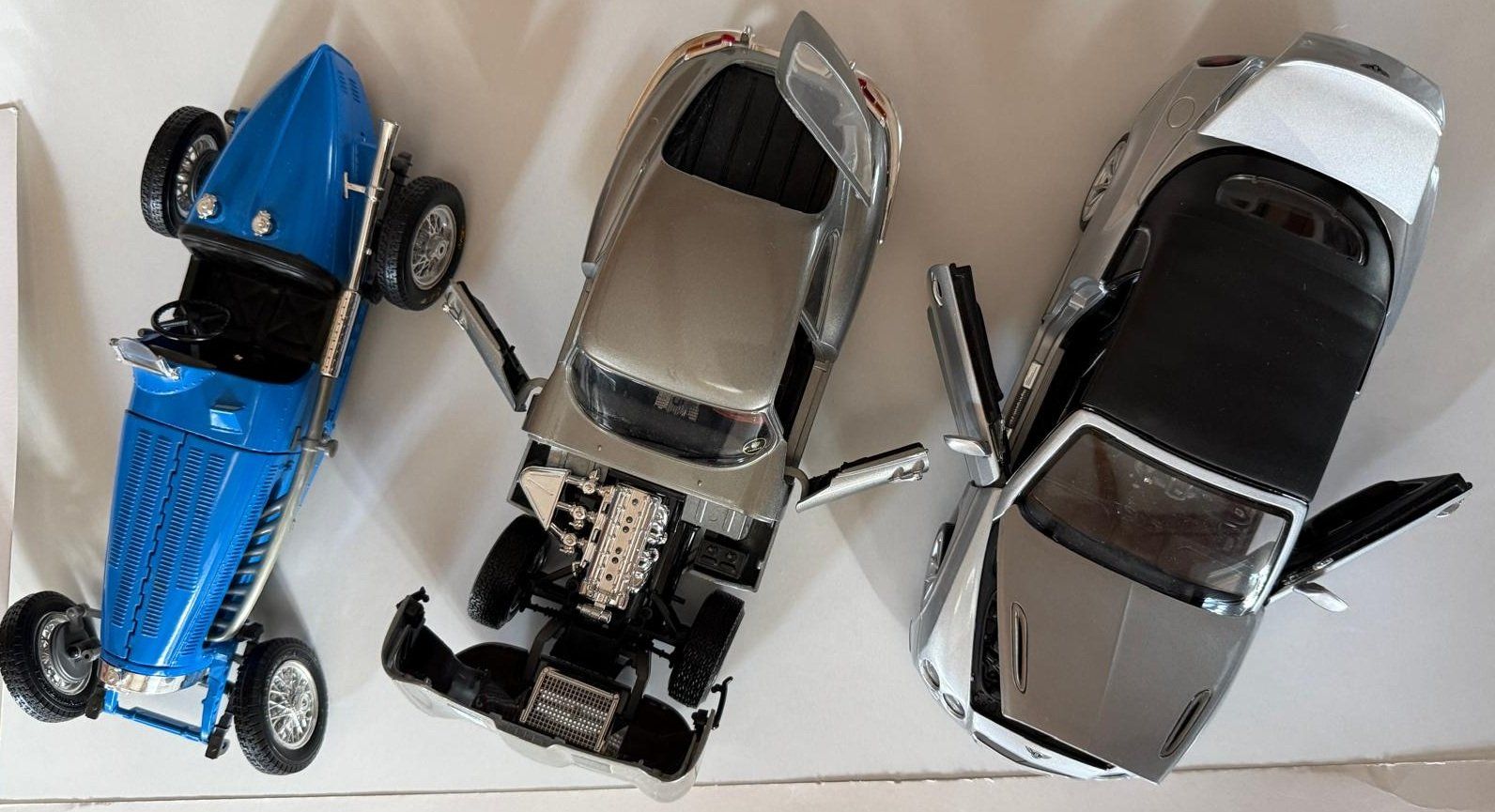 Modellautos: 3 Modelle: Bugatti, Jaguar E-Type, Bentley Continental 1:18 – Gebraucht aus Schwyz von Aasterix 2
