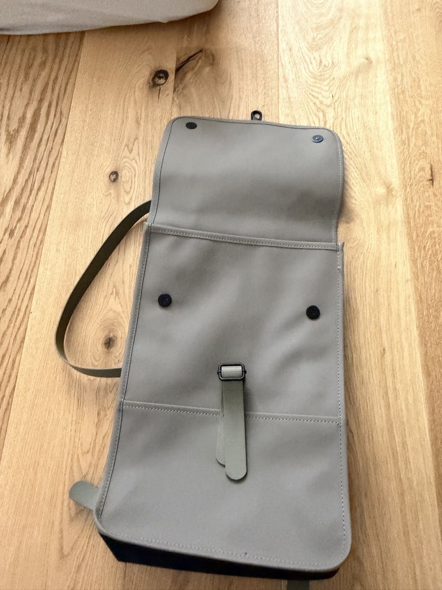 Rains Zaini: Rains  - Tagesrucksack grau – Usato da Wangen b. Olten venduto da esma010 1