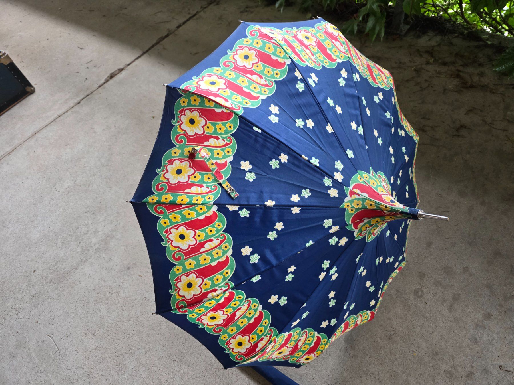 Ombrelli: antiker Regenschirm Schirm 84 cm x 86 cm – Usato da Walterswil BE venduto da Lonitti