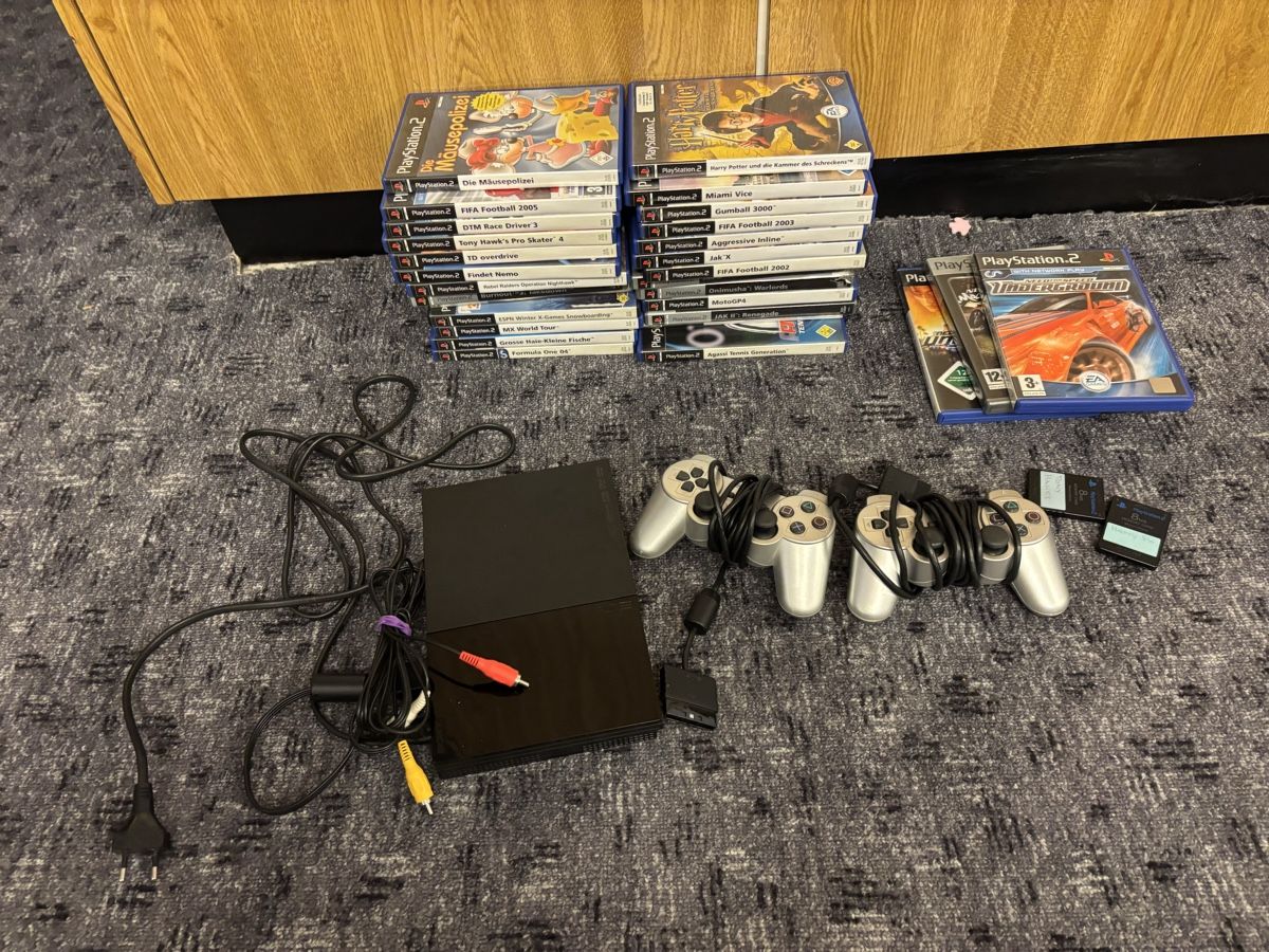 Sony Console: PlayStation 2 Slim Konsole mit 2 Controller, 29 Spiele – Usato da Brütten venduto da Swerman1984 1