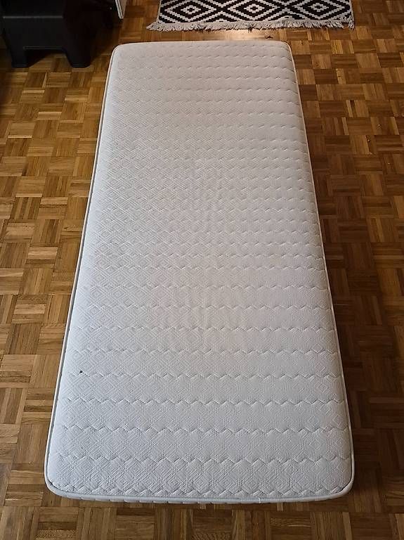Matratzen: 90 cm x 200 cm Matratze – Gebraucht aus Otelfingen von Adnil02