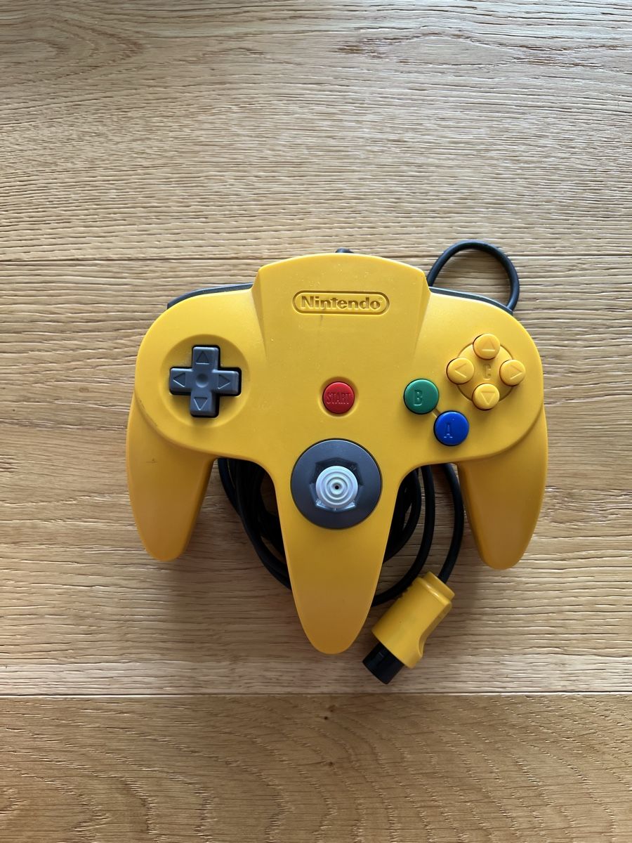 Nintendo Manettes: Nintendo 64 Controller gelb – D'occasion à Schönenbuch par retrohunter