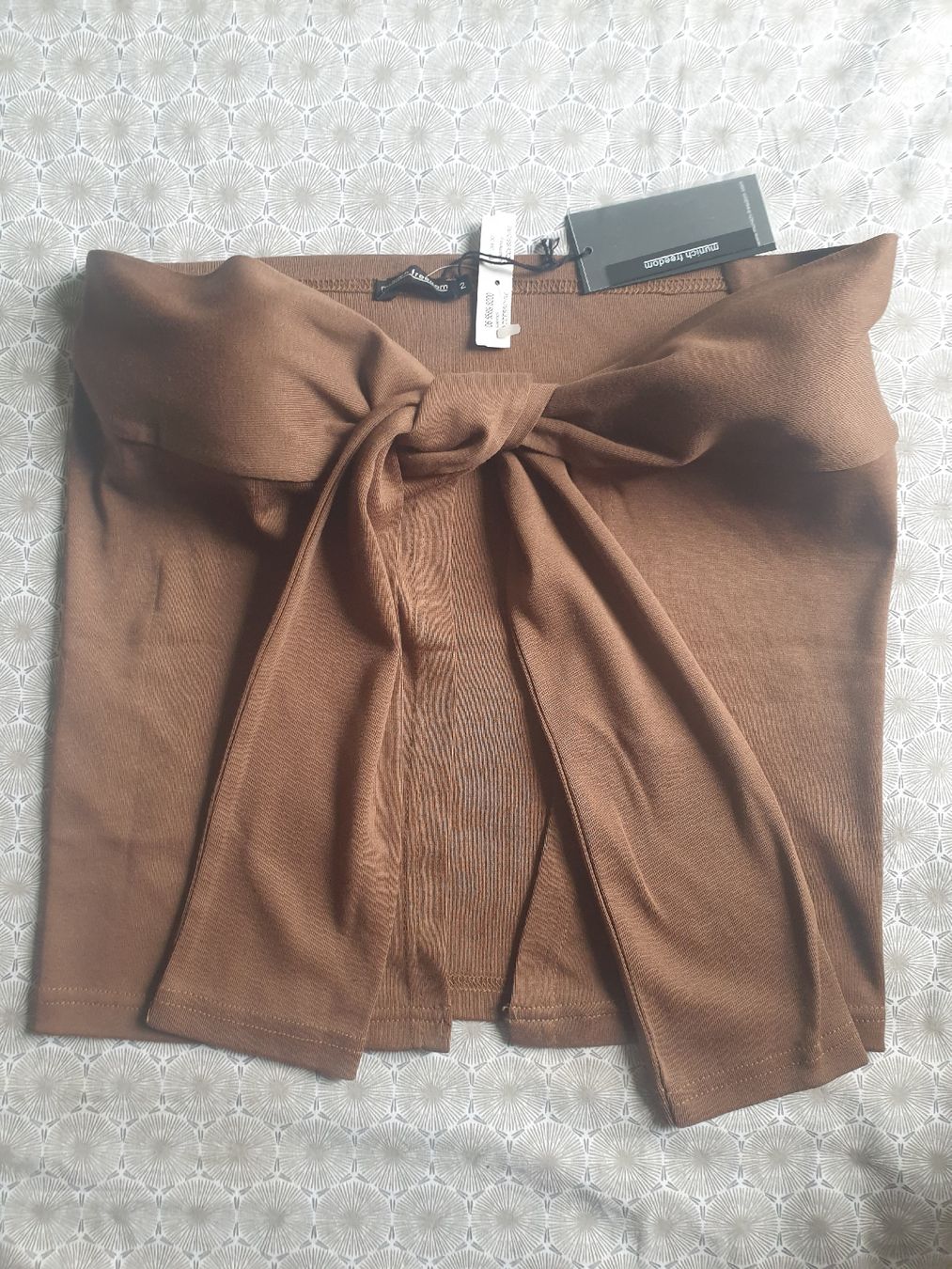 Top: Top NEU  size 2 – Nuovo e nell'imballaggio originale da Zürich venduto da yoarg