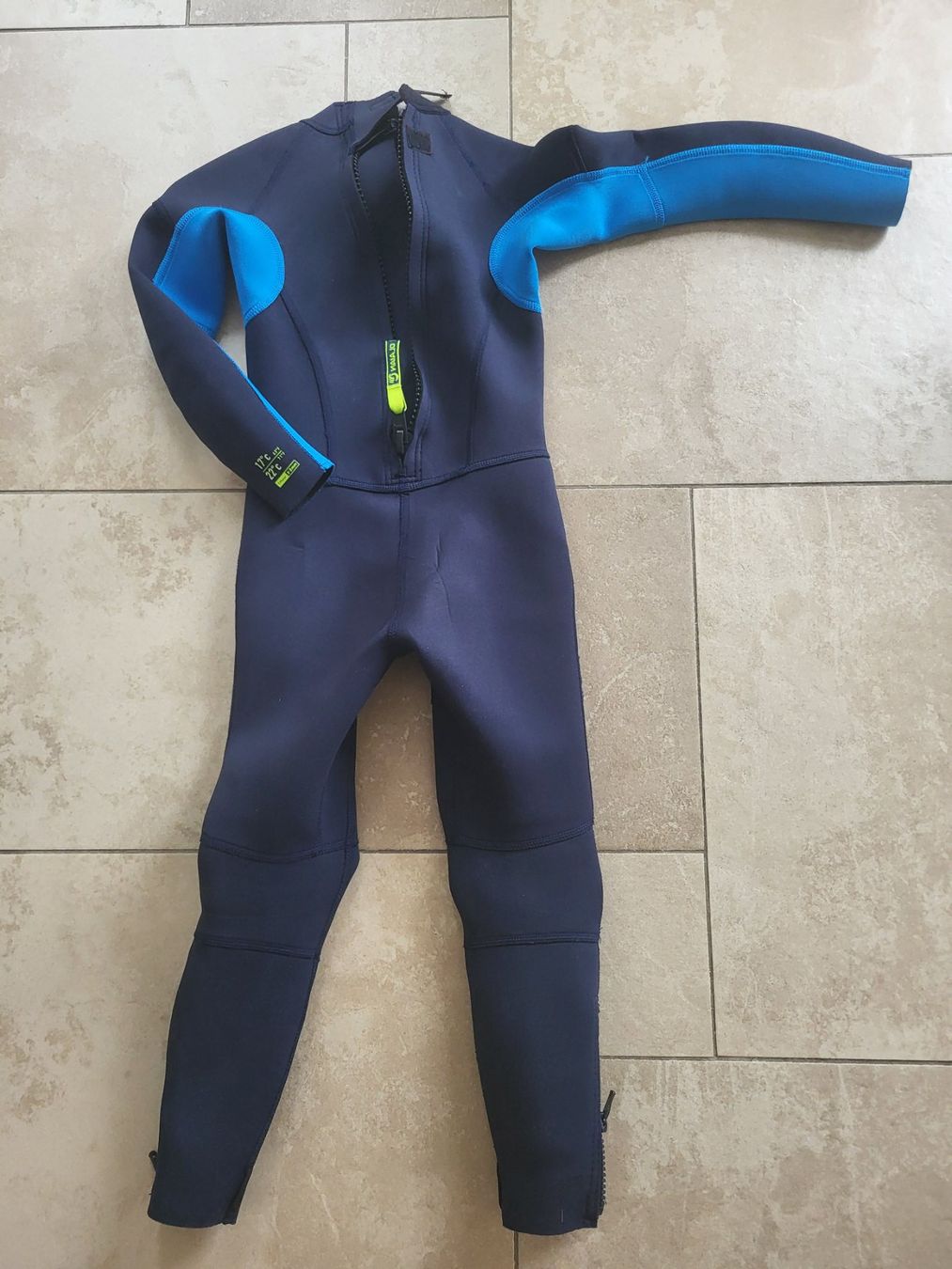 Decathlon Mute per immersioni: Combinaison néoprène decathlon 6 ans – Usato da Gampelen venduto da cli_2thg 1