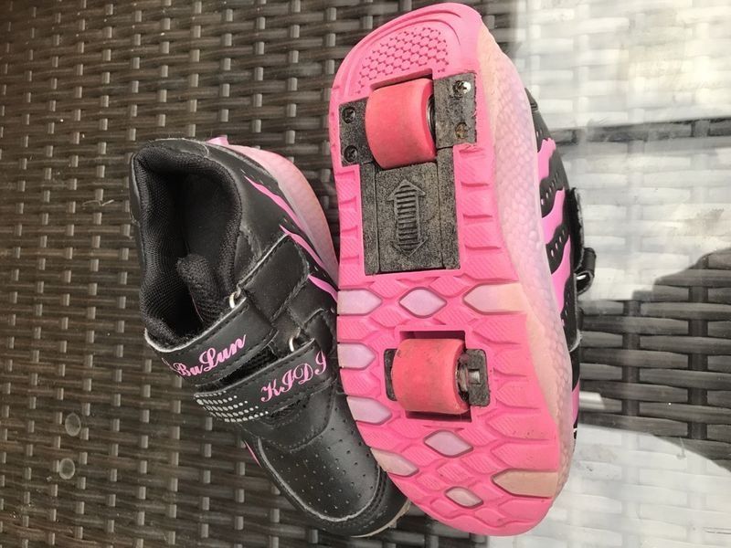 Scarpe per ragazze: Mädchen Sneaker Rollerschuhe  30 – Usato da Bergdietikon venduto da antovale 1