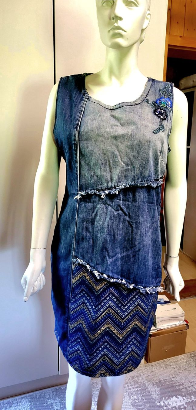 Desigual Vestiti: Original Desigual Jeanskleid 44 – Nuovo (secondo la descrizione) da Schafhausen im Emmental venduto da Herzrose