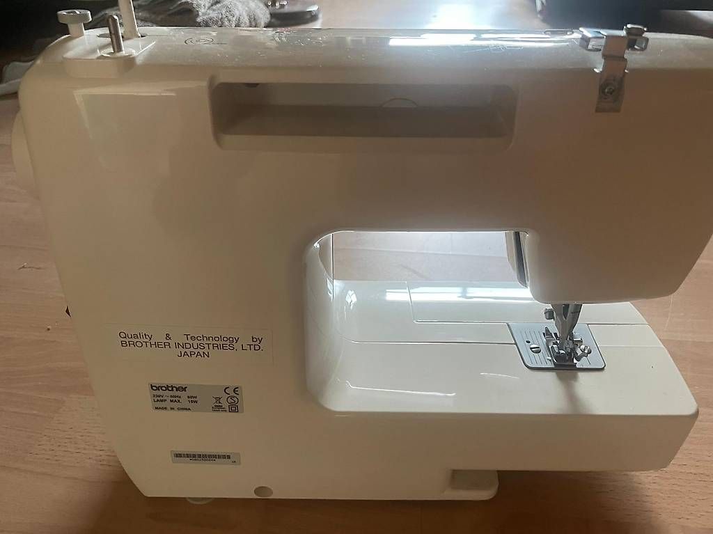 Macchine da cucire: Macchina da cucire Brother  – Usato da Giubiasco venduto da erm_ngb5 1